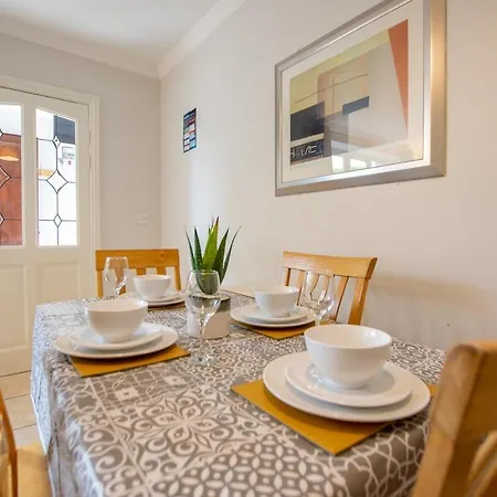 Stylish 2-bed Apartment