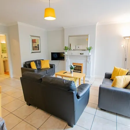Appartement 123 - Stylish 2 Bedroom - Sleeps 5 *