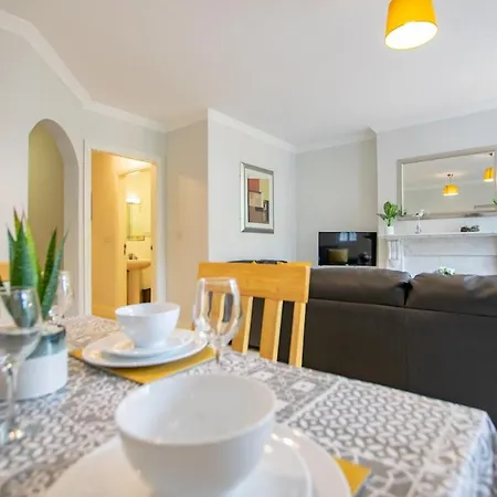 Stylish 2-bed