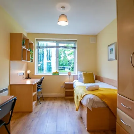 Stylish 2-bed Apartment *