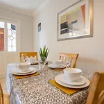 123 - Stylish 2-bed Apartmán