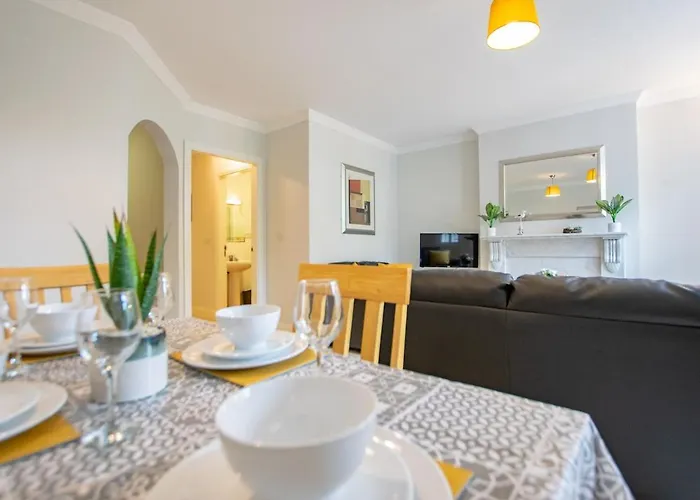 123 - Stylish 2-bed