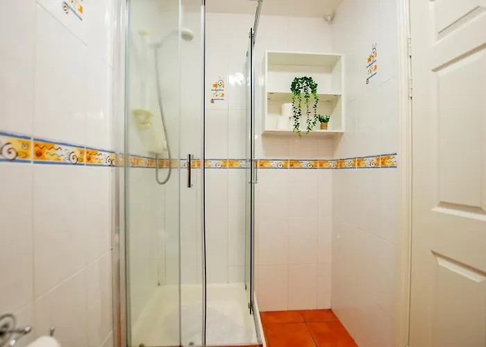 123 - Stylish 2-bed Apartamento